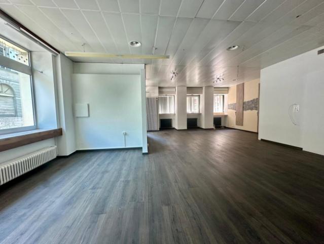 Zu vermieten Geschäftslokal mit Schaufenster und Nebenräumen | Ca. 130 m²