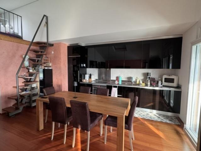 Zu vermieten Grosszügige 4.5 Zimmer Wohnung mit Panoramaterrasse
