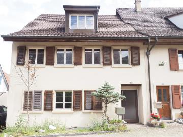 Zu vermieten grosszügige 4.5 Zimmerwohnung im Dorfkern von Bretzwil