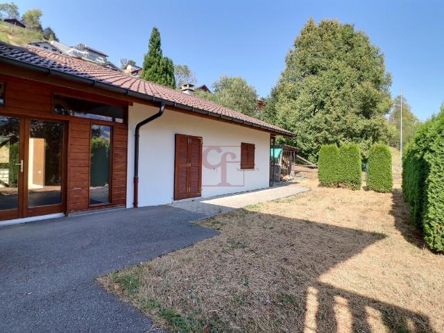 Zu vermieten kleines Chalet mit 2.5 Zimmern, grosse Terrasse