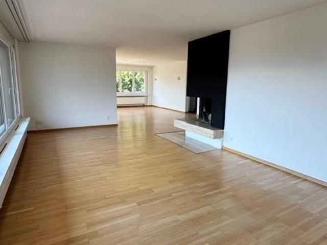 Zu vermieten in ruhigem Quartier helle 5.5 Zimmer Attikawohnung