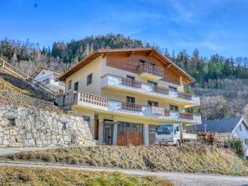 ZU VERMIETEN Schöne renovierte 3 ½ Zimmerwohnung im obersten Stockwerk
