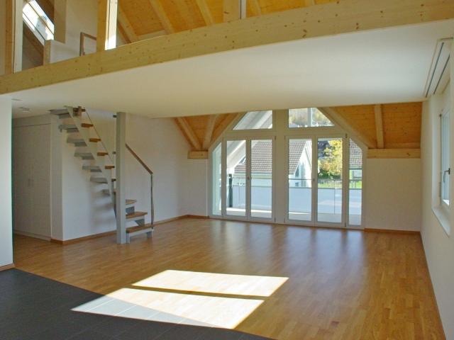 Zu vermieten: Schöne 4.5 Zimmer Dachwohnung mit Galerie