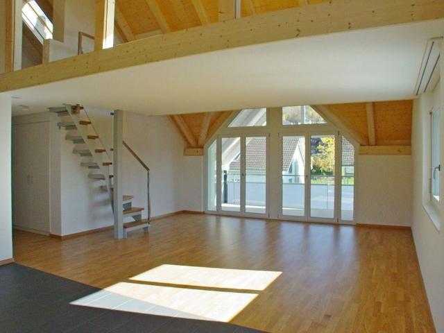 Zu vermieten: Schöne 4.5 Zimmer Dachwohnung mit Galerie