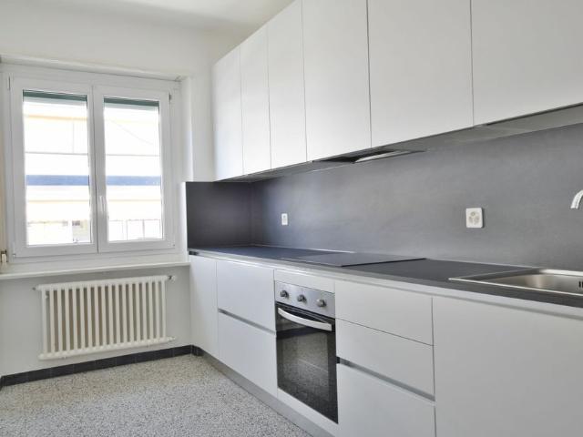 Zu vermieten teilweise renovierte 3,5 Zimmer Wohnung