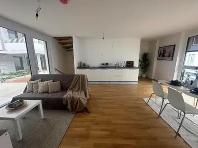 ZU HAUSE DIREKT AN DER U3 MIETE