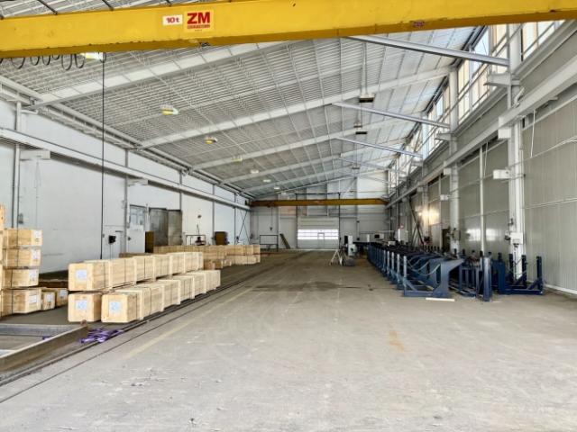 Zu Miete von 600 bis 8500 m² HALLEN  BÜROS  Kahle und ÜBERDACHTE LAND auf Industriegeländen