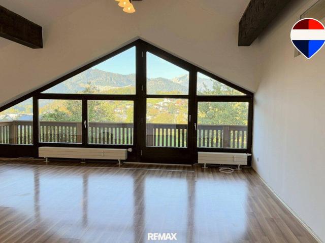 ZU MIETEN! 2 Zimmer Wohnung mit Kachelofen und herrlichem Balkon in sonniger Ruhelage von Bad Ischl!