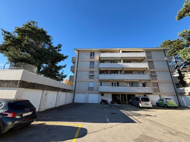 Zu mieten große 3 Zimmer Wohnung, komplett renoviert in Aubonne