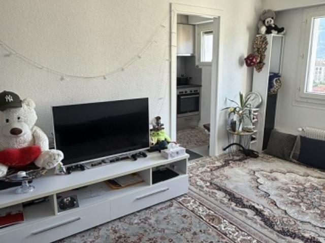 Zu mieten in einem frisch renovierten Gebäude – 3 Zimmer im 5. Stock