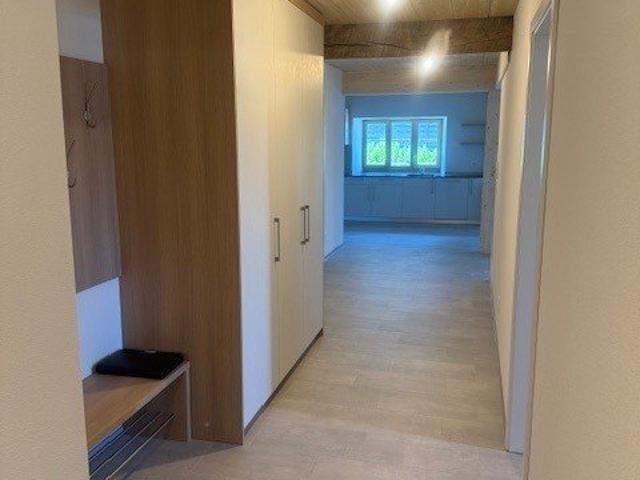 Zu mieten, prächtige 3,5 Zimmer Wohnung in einem renovierten Bauernhaus