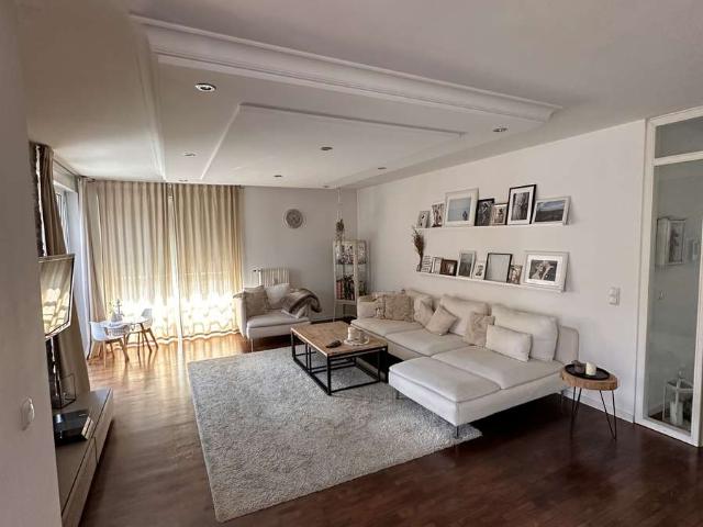 Zum 01.01.27: Stilvolle, helle 3 Zimmer Wohnung mit offenem Wohn /Essbereich in Köln Lövenich