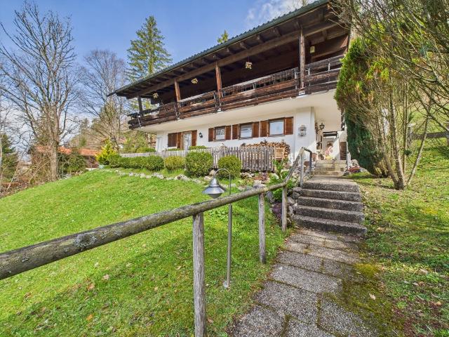 ZUM EIGENNUTZ VERFÜGBAR: Tolles Landhaus mit See und Bergblick Bestlage in Schliersee