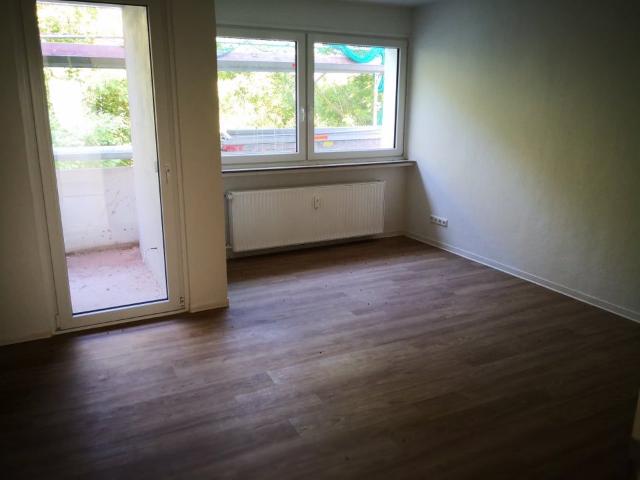 Zum Einzug frisch renovierte und sanierte 3 Zimmer Wohnung mit Balkon
