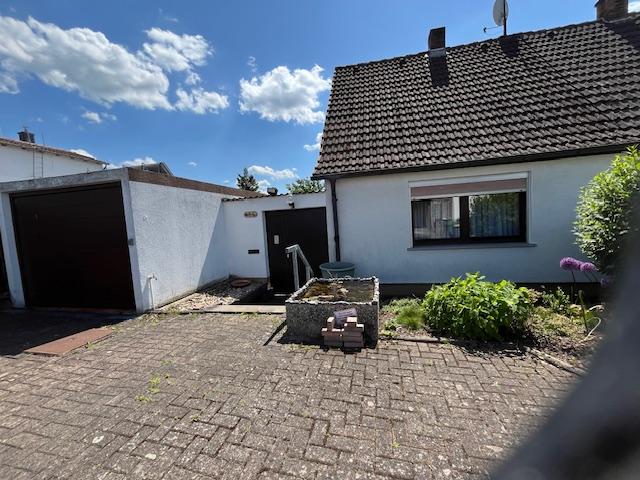Zum Verkauf die Doppelhaushälfte Vorderhaus 96450 Coburg, Reichsdanksiedlung