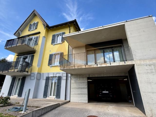ZUM VERKAUF FAMILIENHAUS MIT 2 WOHNUNGEN MIT GARAGE