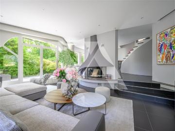Zu verkaufen – Außergewöhnliche, vom Architekt entworfene Villa mit Pool