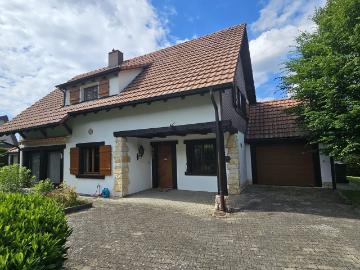 Zum Verkauf im Malleray Haus mit 6,5 Zimmern auf einem Grundstück von 858 m²