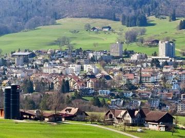 Zum Verkauf im Moutier Familienhaus mit 9,5 Zimmern