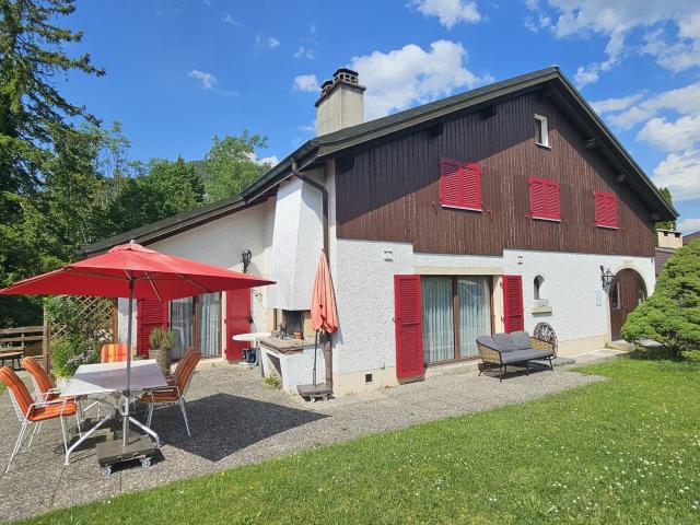 Zum Verkauf im Moutier Familienhaus mit 9,5 Zimmern
