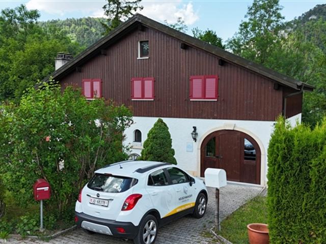 Zum Verkauf im Moutier Familienhaus mit 9,5 Zimmern