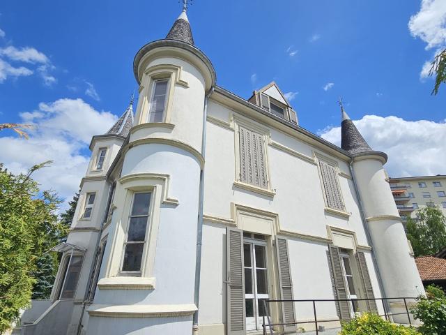 Zum Verkauf im Porrentruy Herrenhaus mit 3 Wohnungen