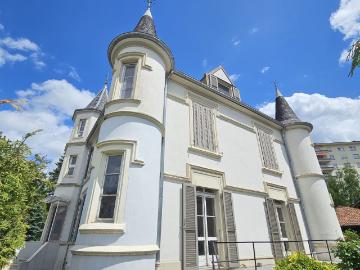 Zum Verkauf im Porrentruy Herrenhaus mit 3 Wohnungen