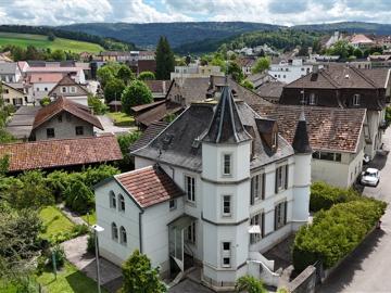 Zum Verkauf im Porrentruy Herrenhaus mit 3 Wohnungen