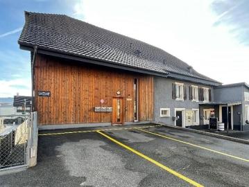 Zum Verkauf in Alle, Gebäude mit 4 Wohnungen und 1 Restaurant