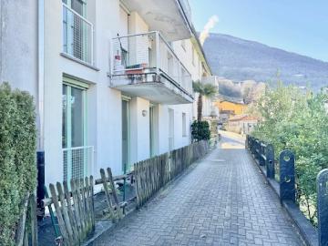 ZU VERKAUFEN IN CADENAZZO 2.5 ZIMMERWOHNUNG IM PARTERRE MIT BALKON