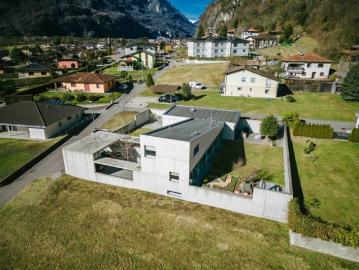 ZU VERKAUFEN IN CRESCIANO MODERNE UND GROSSZÜGIGE VILLA IN RUHIGER GEGEND