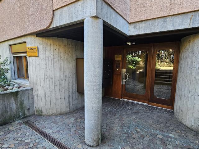Zum Verkauf in Delémont 2,5 Zimmer Wohnung im Erdgeschoss
