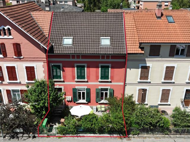 Zum Verkauf in Delémont Haus mit 3 Wohnungen mit Terrasse und Garten
