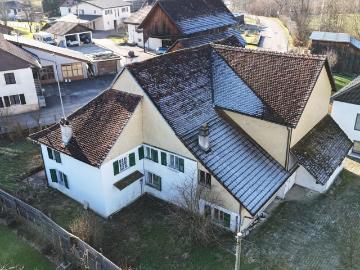 Zum Verkauf stehendes 5,5 Zimmer Familienhaus zur Renovierung in Corban
