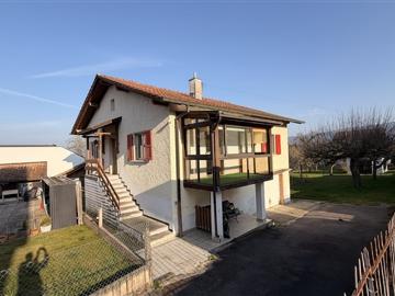Zum Verkauf stehendes 5 Zimmer Haus mit großem Garten in Courtedoux