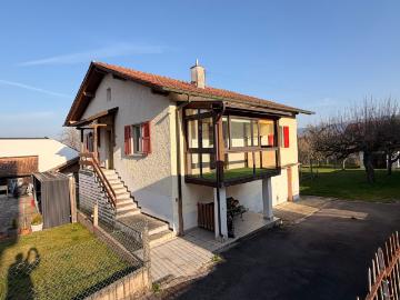 Zum Verkauf stehendes 5 Zimmer Haus mit großem Garten in Courtedoux