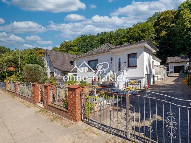 Zum Verkauf steht ein charmantes Einfamilienhaus in 21033 Hamburg mit ca. 101 m² Wohnfläche auf einem großzügigen Grundstück von ca. 757 m²