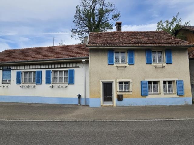 Zum Verkauf steht ein Familienhaus mit 5,5 Zimmern, das in Fregiécourt restauriert werden soll