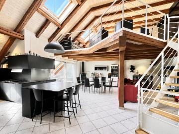 Zum Verkauf steht ein prächtiges Luxusduplex mit Schwimmbad in Courtételle