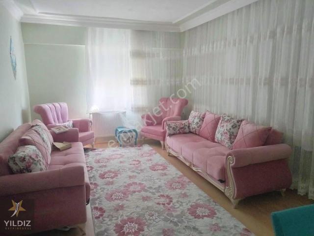 Zümrüt Mahallesinde Eşyalı 4+1 Kiralık Daire