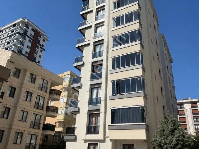 Zümrütevler'de Ön Cepheli E5/metro/köprüye Çok Yakın Kiralık 3+1