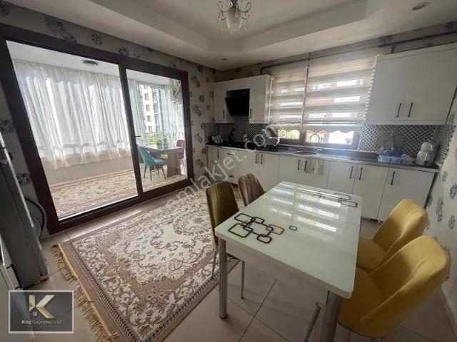 Zümrütkent Caddesi Üzeri Satılık 4+1 Bakımlı Daire