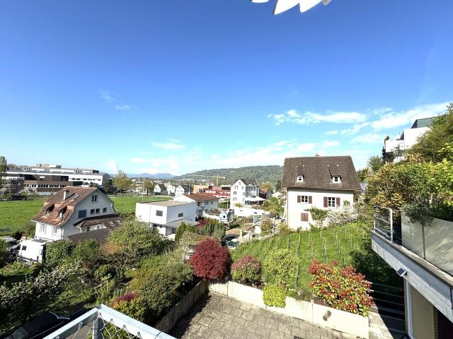 Zuoberst, sonnig mit herrlicher Aussicht und Privatsphäre