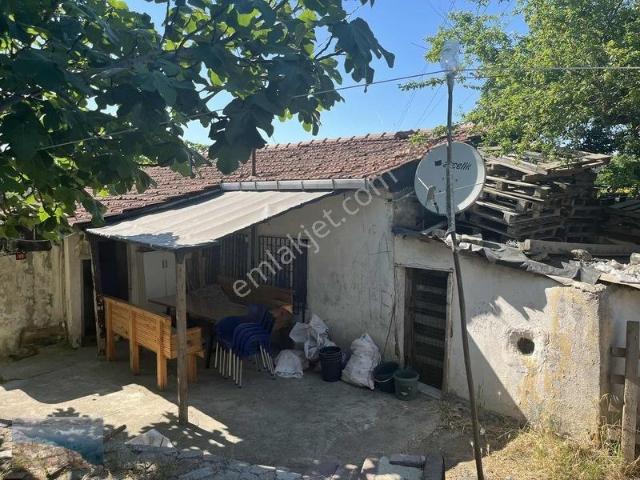 Zübeyde Hanım Mahallesinde 310 M² Satılık Bahçeli 3+1 Gecekondu
