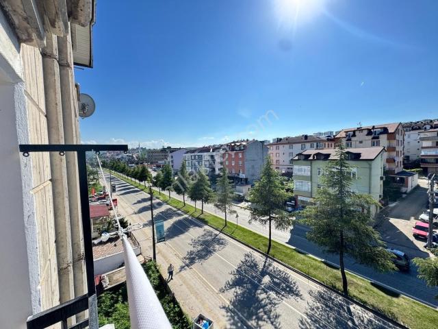 Zübeyde Hanım Caddesine Cephe Geniş Balkonlu 2+1 Kiralık Daire