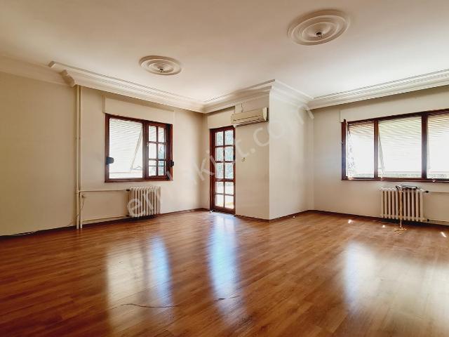 Zuhuratbaba Da Koruluğun Karşısında 1.kat 130m2 3+1 Ön Cephe