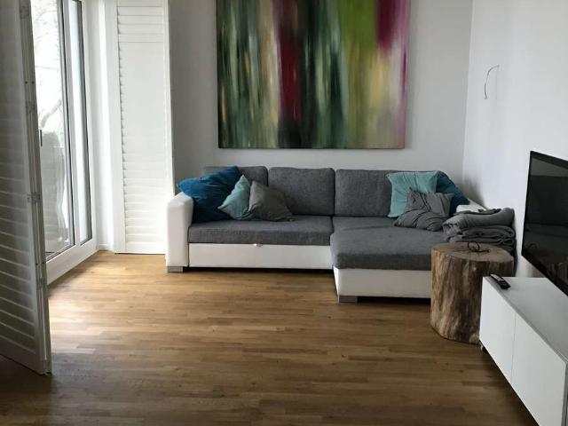 Zuhause mit 3 Zimmern und Balkon in Winterhude