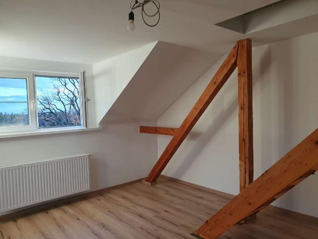 Zuhause mit vier Zimmern in Berg