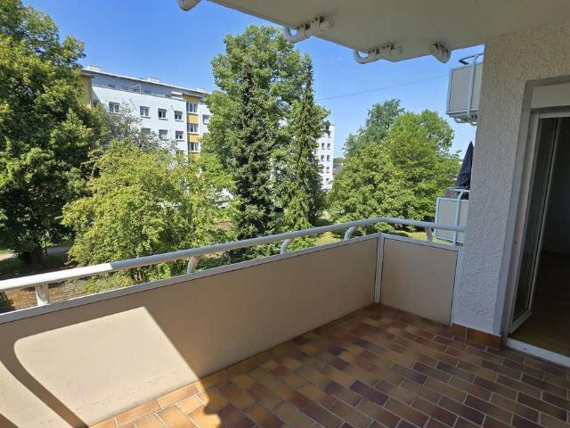 Zuhause mit vier Zimmern und Balkon in Stuttgart