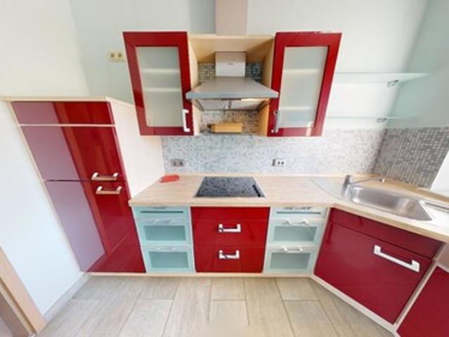 Zuhause mit Grünblick – helle 3 Zimmer Wohnung mit Einbauküche & Stellplatz